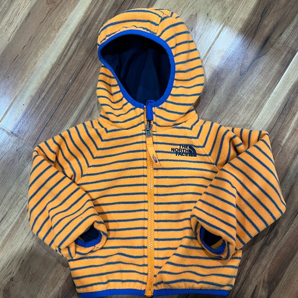 The North Face Boys 6-12 Months Reversible Jacket - Picture 5 of 7